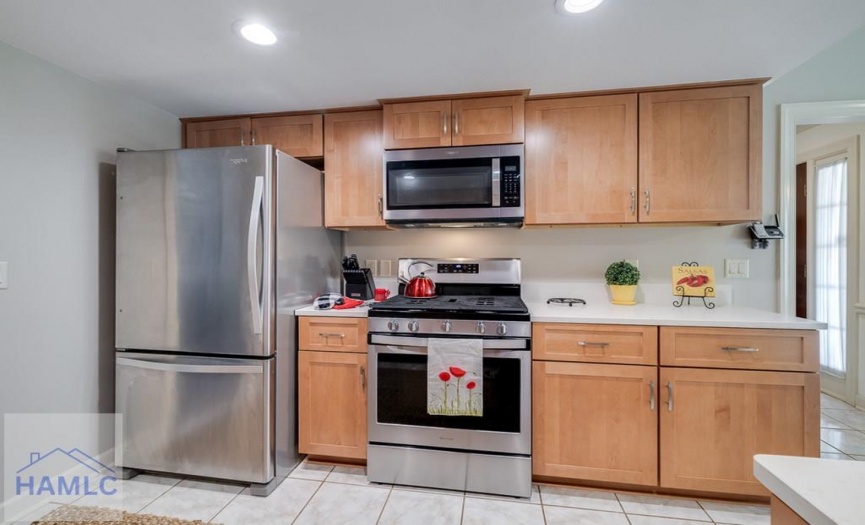 Gas range, stainless appliances