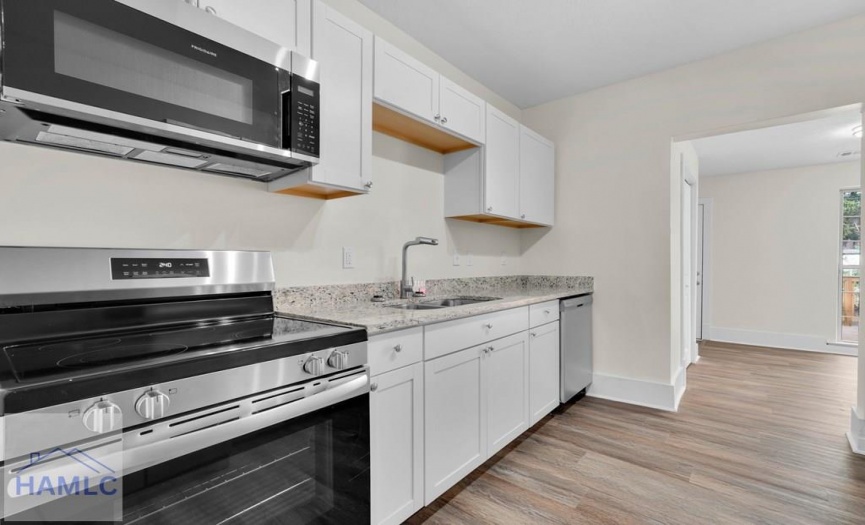 Modern Kitchen with Granite countertops, New cabin