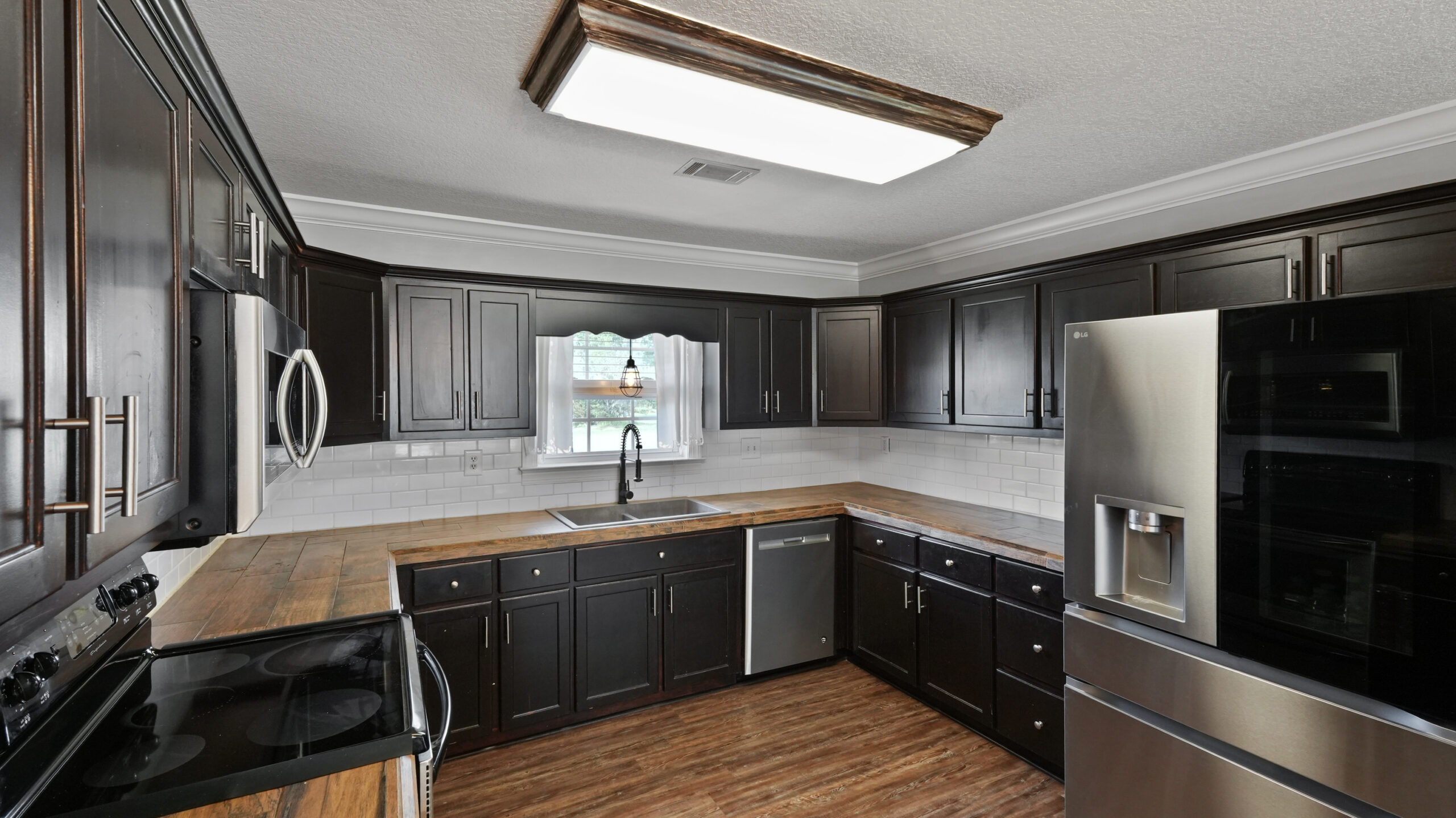 415 Walter ST Odum GA 31555 image 3